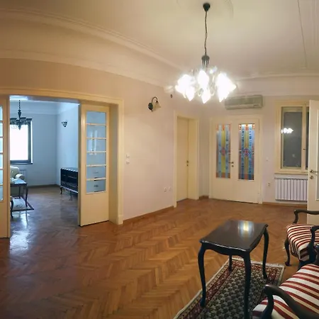 Dvornik Lux 1 *