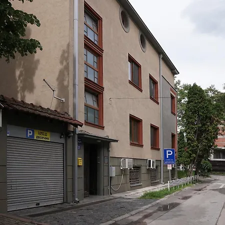 Dvornik Lux 1 * Skopje