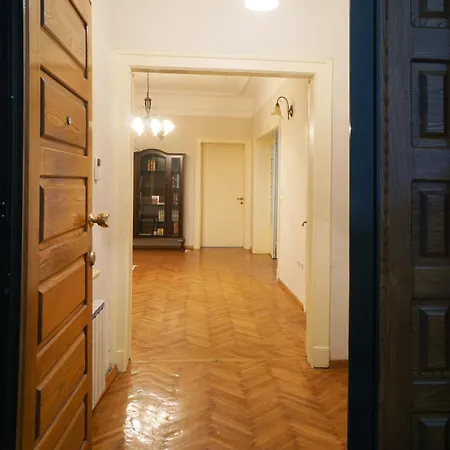 Dvornik Lux 1 * Skopje