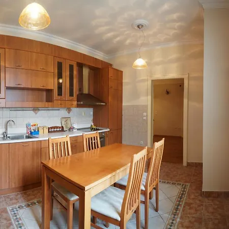 Dvornik Lux 1 *